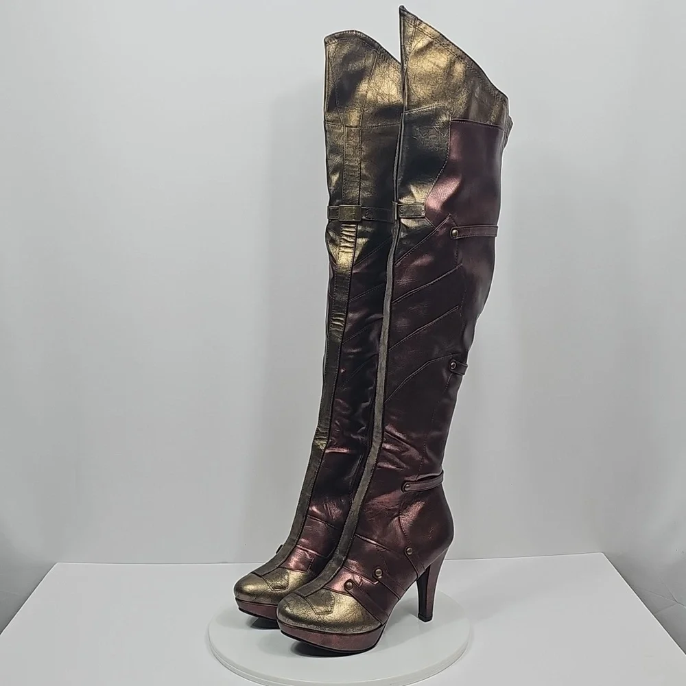 NIB Ellie Wonder Superhero Thigh High Heeled Boots 7 Metallic Red Gold Platform